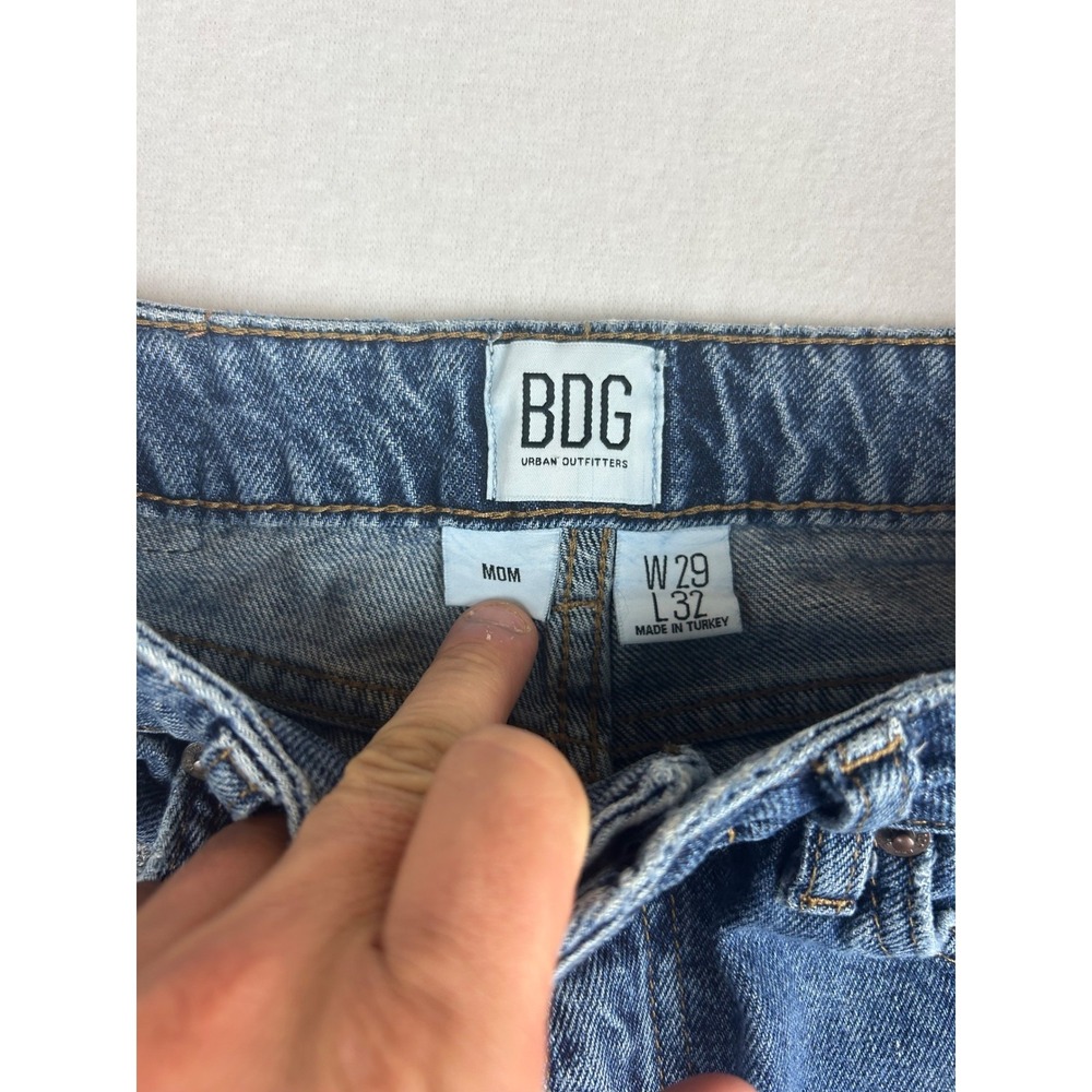 BDG Mom Jeans Womens Size 29 Blue High Rise Relaxed Fit 100 Cotton Denim - Picture 5 of 13